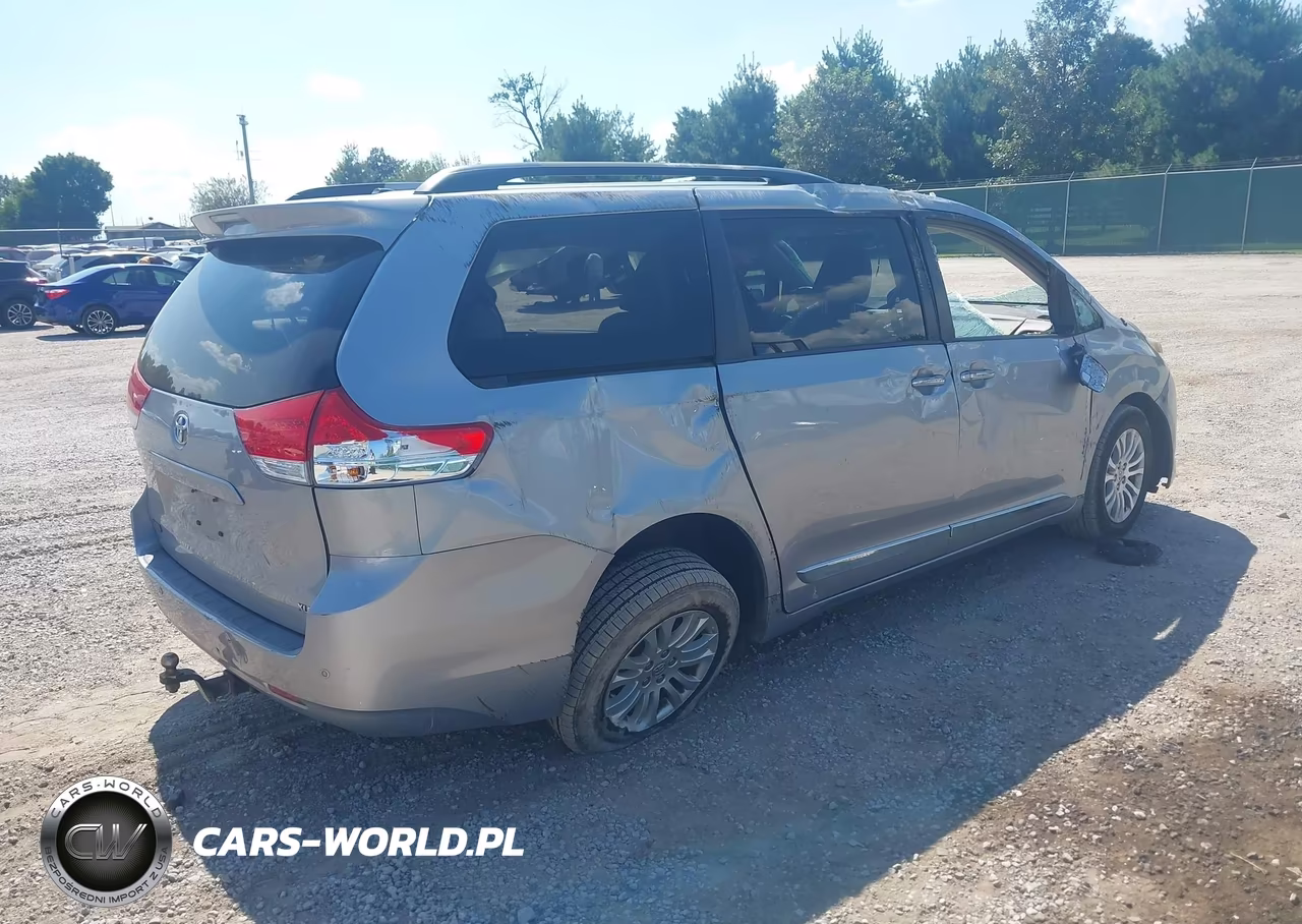 2013 Toyota Sienna Xle V6 8 Passenger VIN:5TDYK3DC8DS290803 - 4