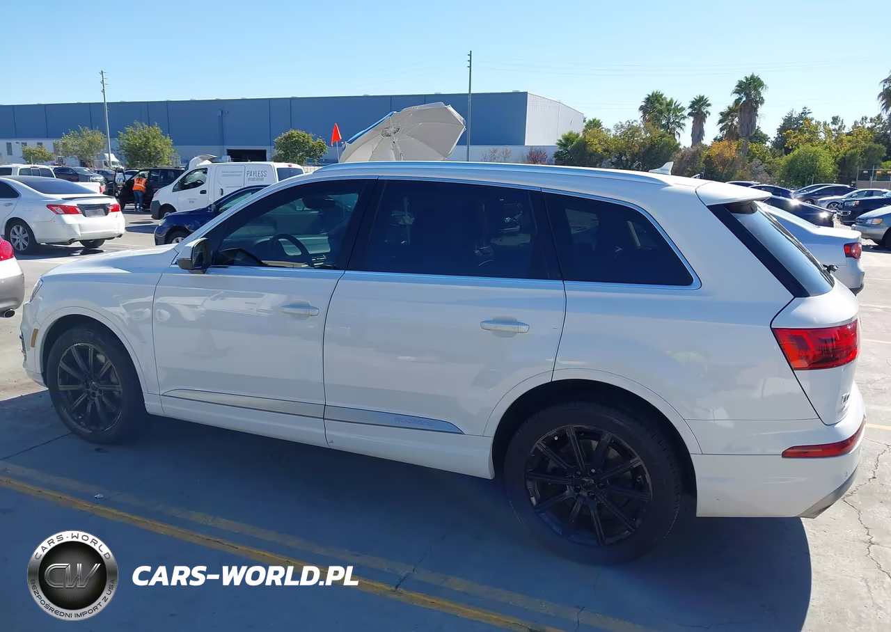 2018 Audi Q7 3.0T Premium VIN:WA1LAAF79JD041039 - 14