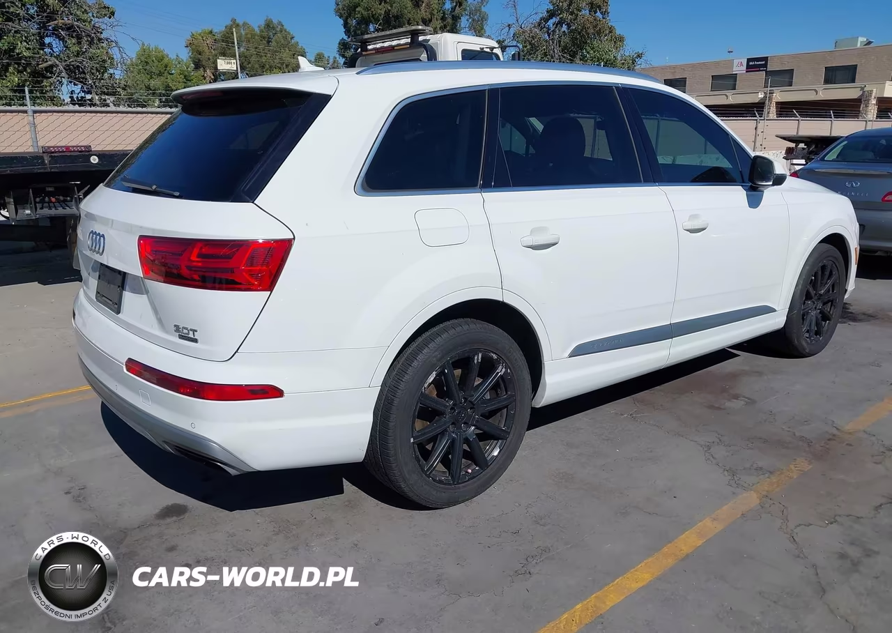 2018 Audi Q7 3.0T Premium VIN:WA1LAAF79JD041039 - 4