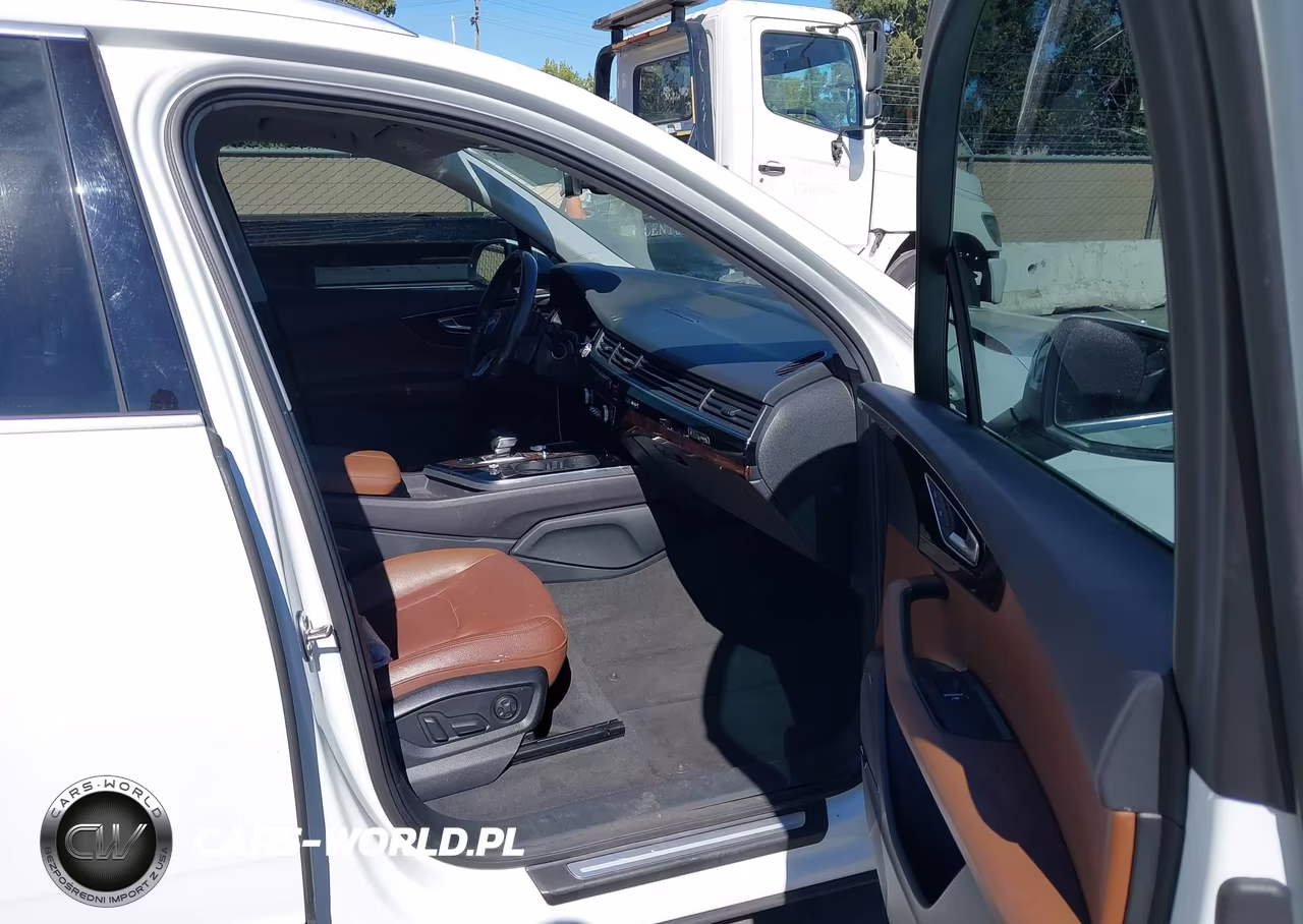 2018 Audi Q7 3.0T Premium VIN:WA1LAAF79JD041039 - 5
