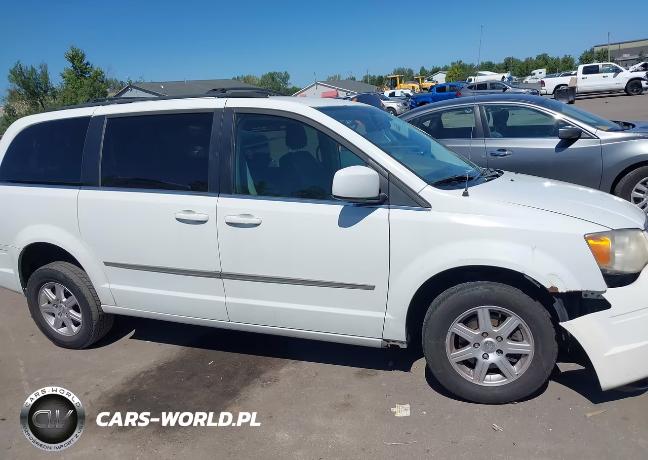 2010 Chrysler Town & Country Touring VIN:2A4RR5D15AR501125 - 13