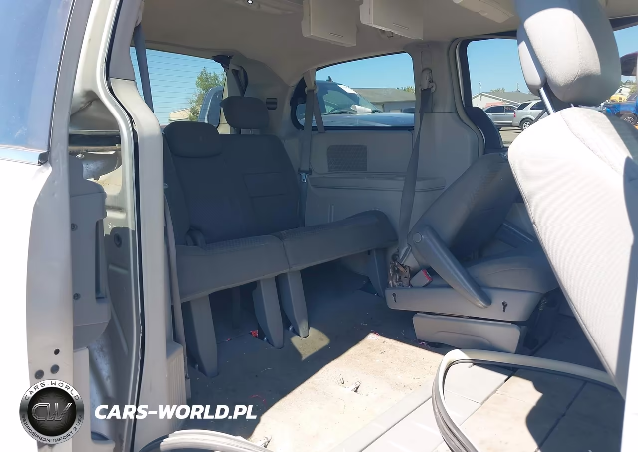 2010 Chrysler Town & Country Touring VIN:2A4RR5D15AR501125 - 8