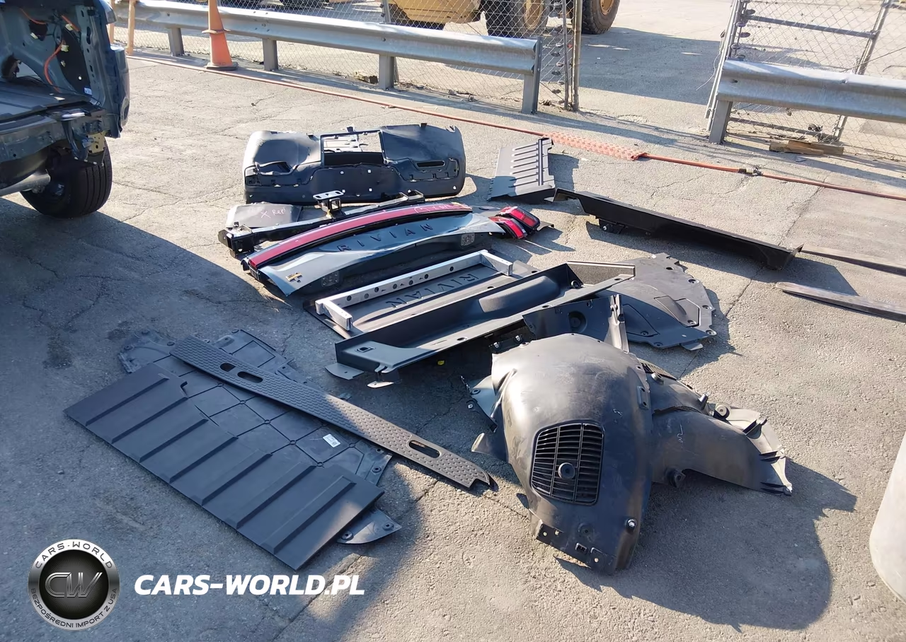 2026 Rivian R1T Tri Motor Max Pack VIN:7FCTGBAP4TN046934 - 12