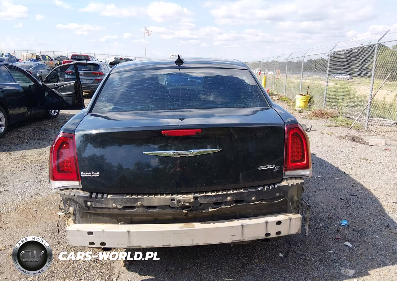 2015 Chrysler 300 300S VIN:2C3CCABG9FH872691 - 17