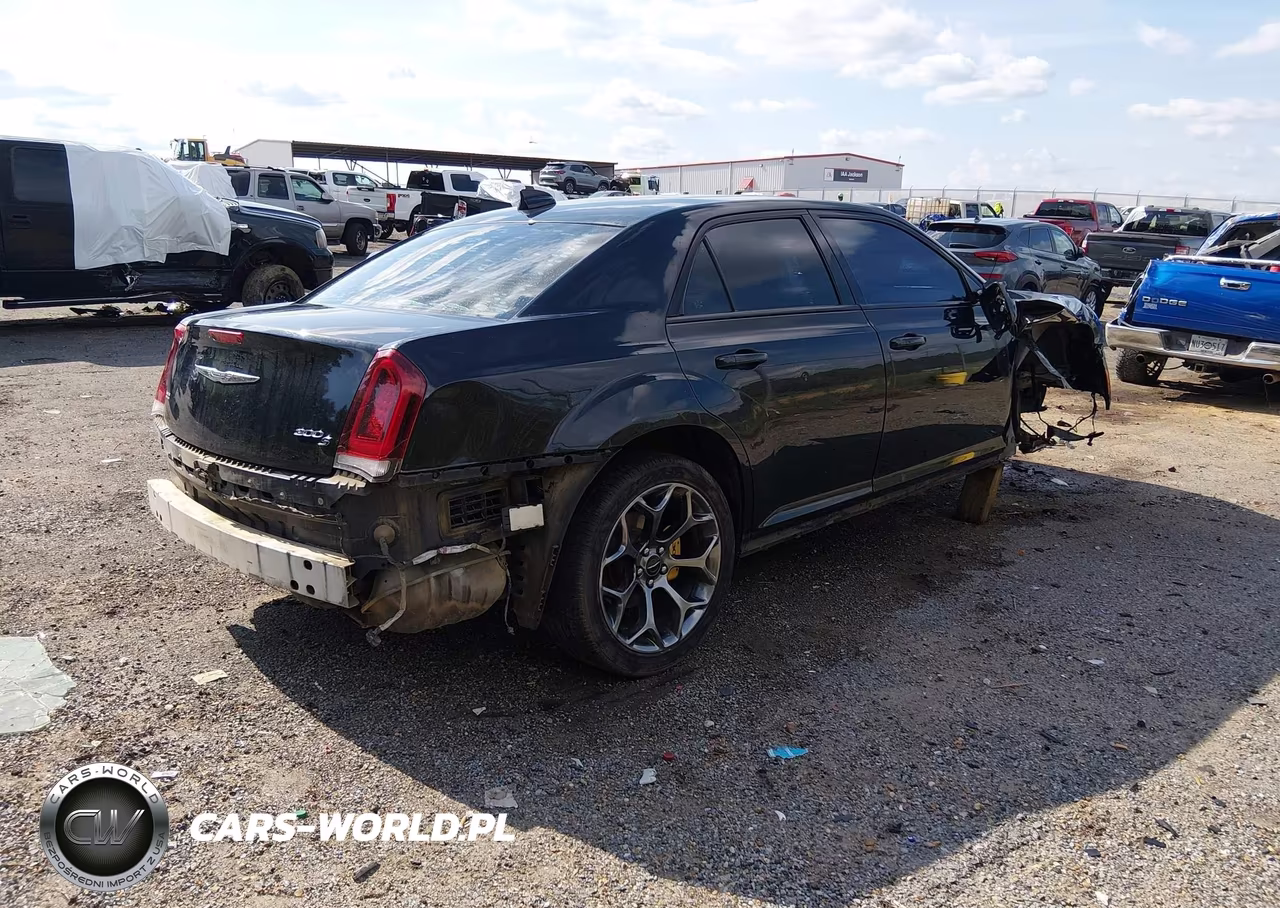 2015 Chrysler 300 300S VIN:2C3CCABG9FH872691 - 4
