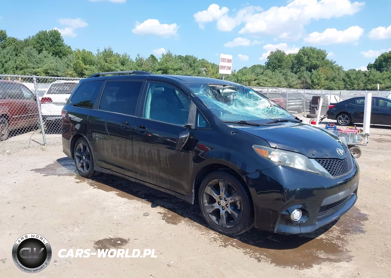 2012 Toyota Sienna Se 8 Passenger