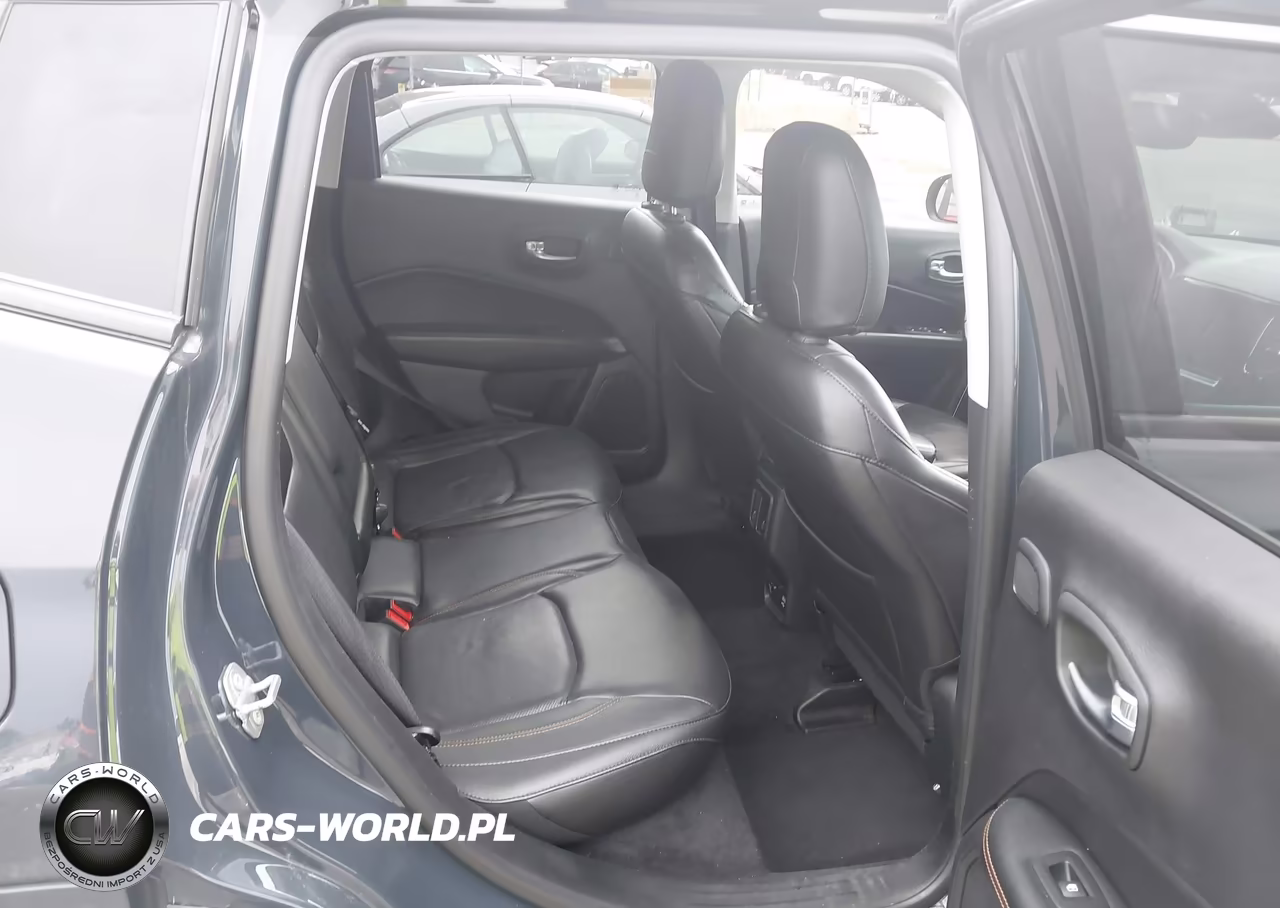 2018 Jeep Compass Limited 4X4 VIN:3C4NJDCB7JT256924 - 8