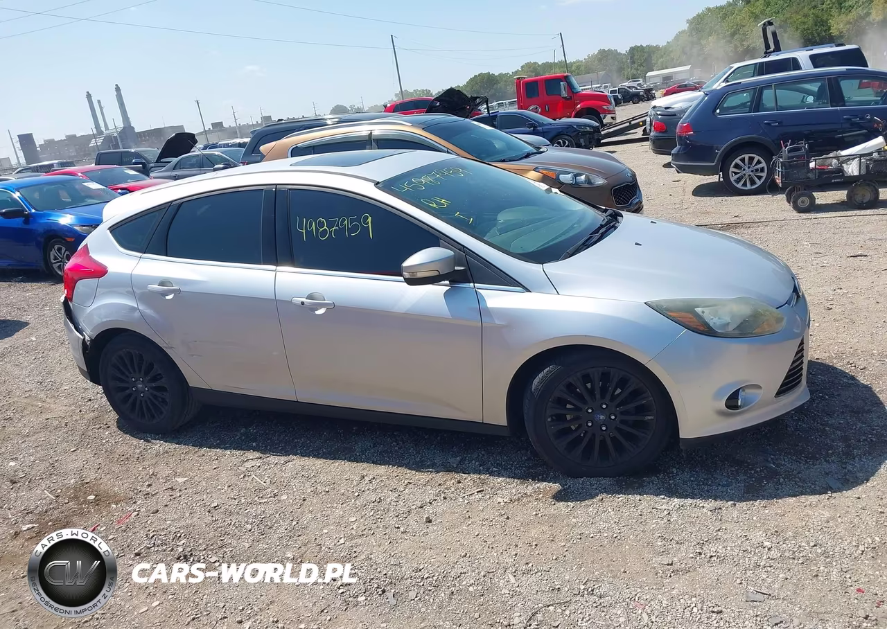 2012 Ford Focus Titanium VIN:1FAHP3N22CL464541 - 13