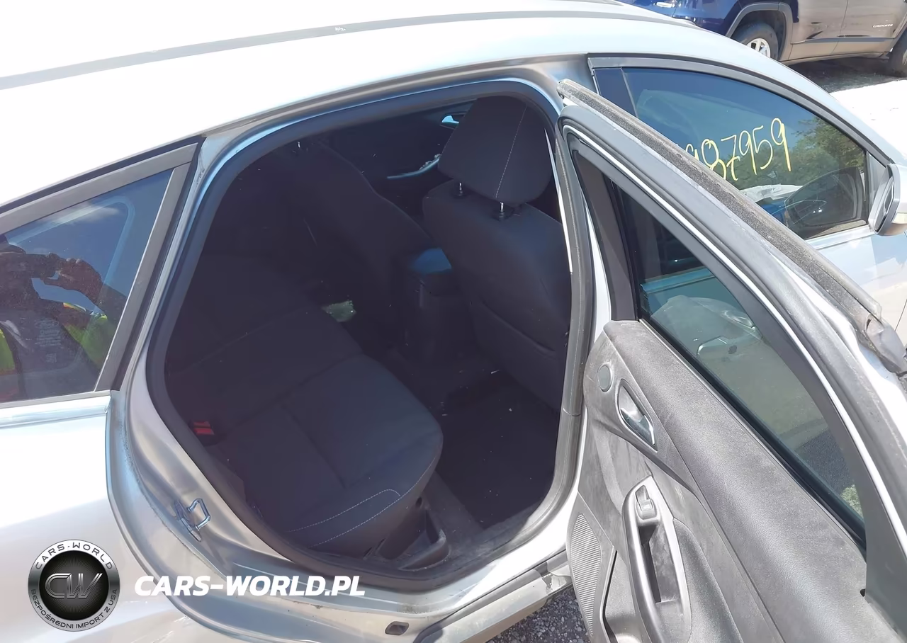 2012 Ford Focus Titanium VIN:1FAHP3N22CL464541 - 8