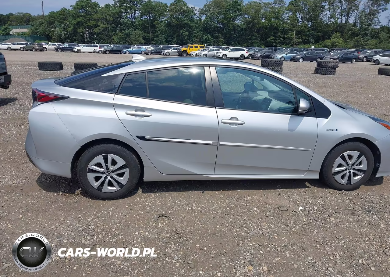 2017 Toyota Prius Four VIN:JTDKARFU7H3036394 - 12