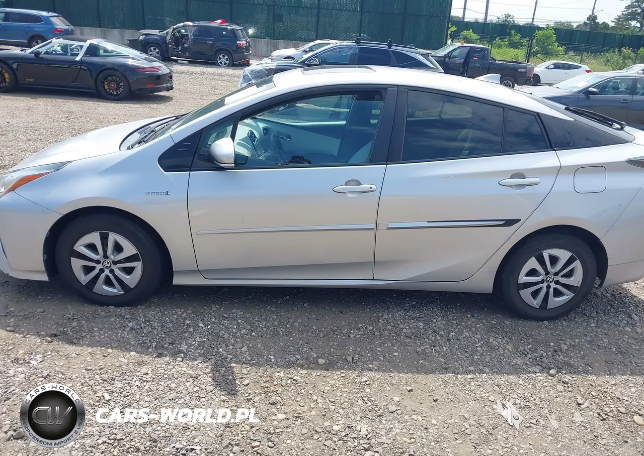 2017 Toyota Prius Four VIN:JTDKARFU7H3036394 - 13
