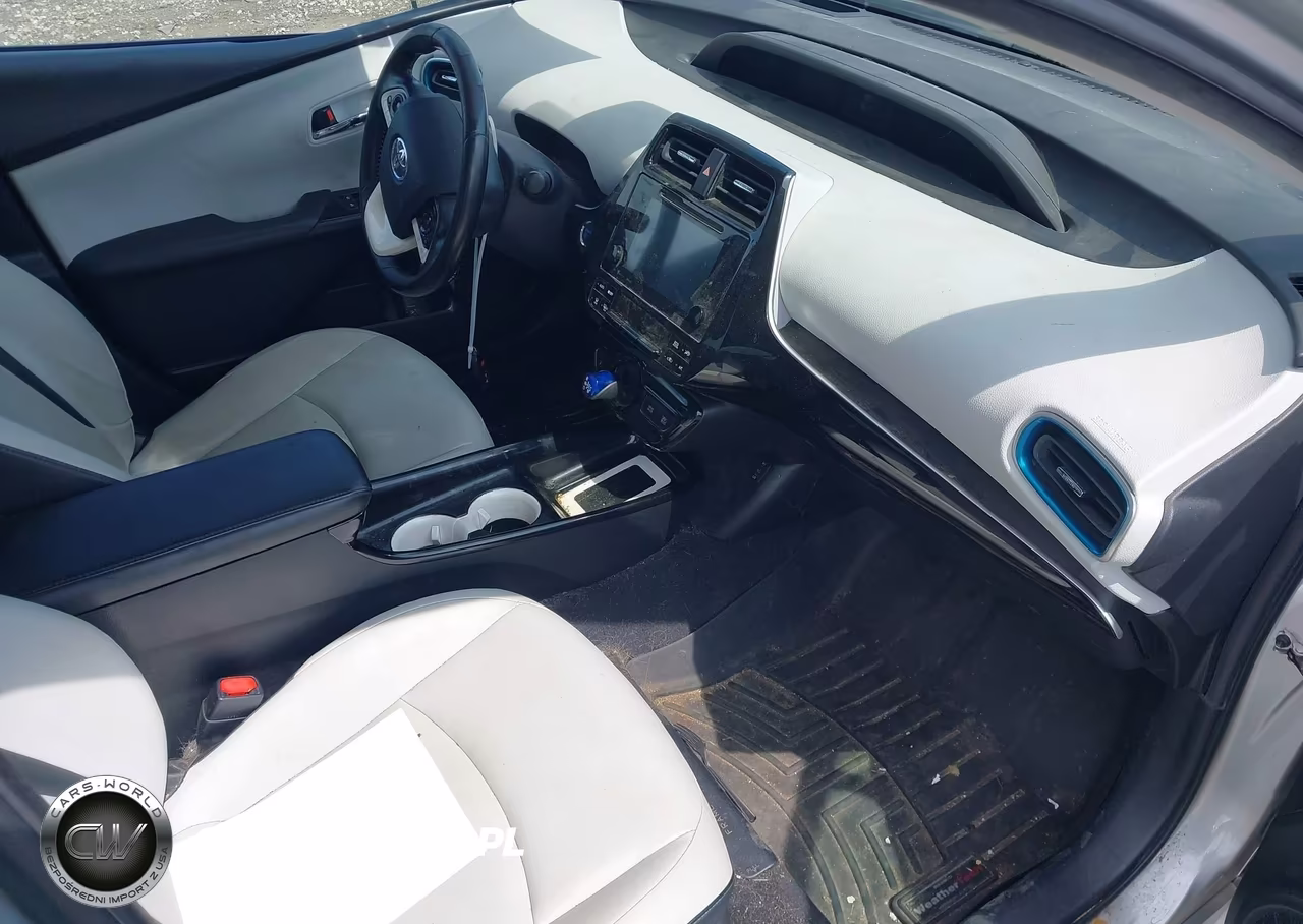 2017 Toyota Prius Four VIN:JTDKARFU7H3036394 - 5