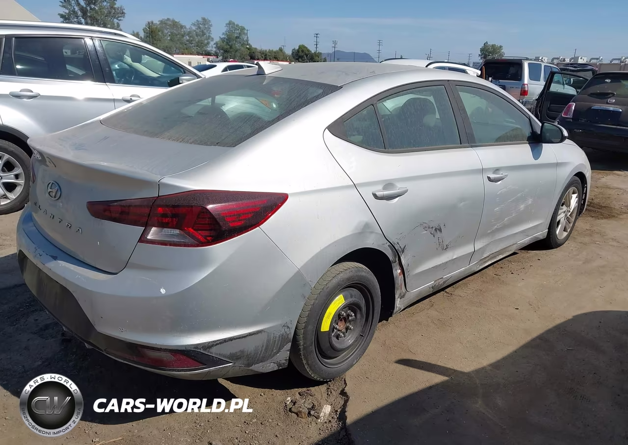 2019 Hyundai Elantra Sel VIN:5NPD84LF6KH413127 - 4