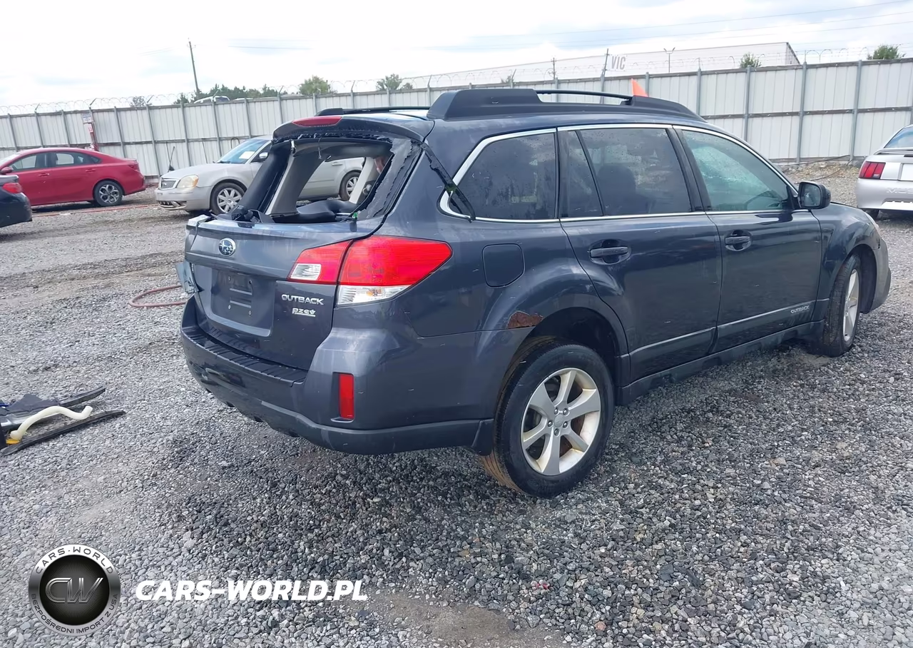2013 Subaru Outback 2.5I Premium VIN:4S4BRBCC8D3228411 - 4