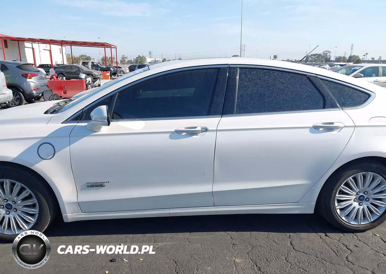 2014 Ford Fusion Energi Titanium VIN:3FA6P0SU1ER256263 - 14