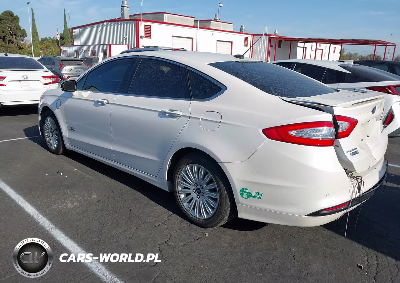 2014 Ford Fusion Energi Titanium VIN:3FA6P0SU1ER256263 - 3