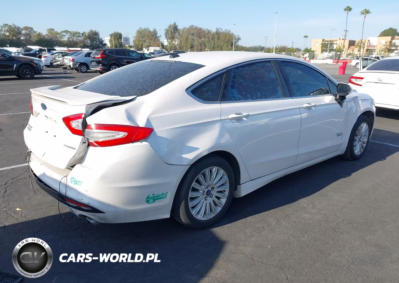 2014 Ford Fusion Energi Titanium VIN:3FA6P0SU1ER256263 - 4