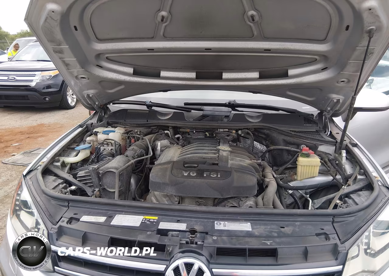 2014 Volkswagen Touareg 3.6L R-Line VIN:WVGDF9BP6ED007304 - 10
