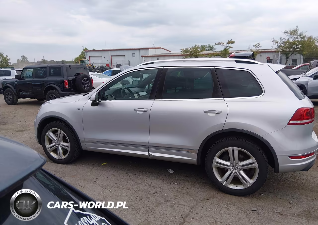 2014 Volkswagen Touareg 3.6L R-Line VIN:WVGDF9BP6ED007304 - 14
