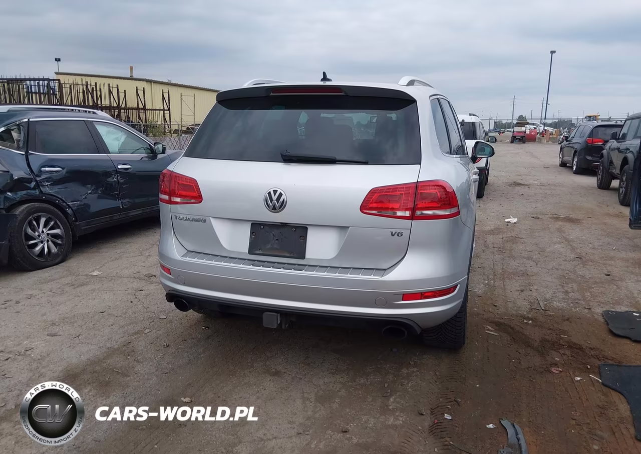 2014 Volkswagen Touareg 3.6L R-Line VIN:WVGDF9BP6ED007304 - 16