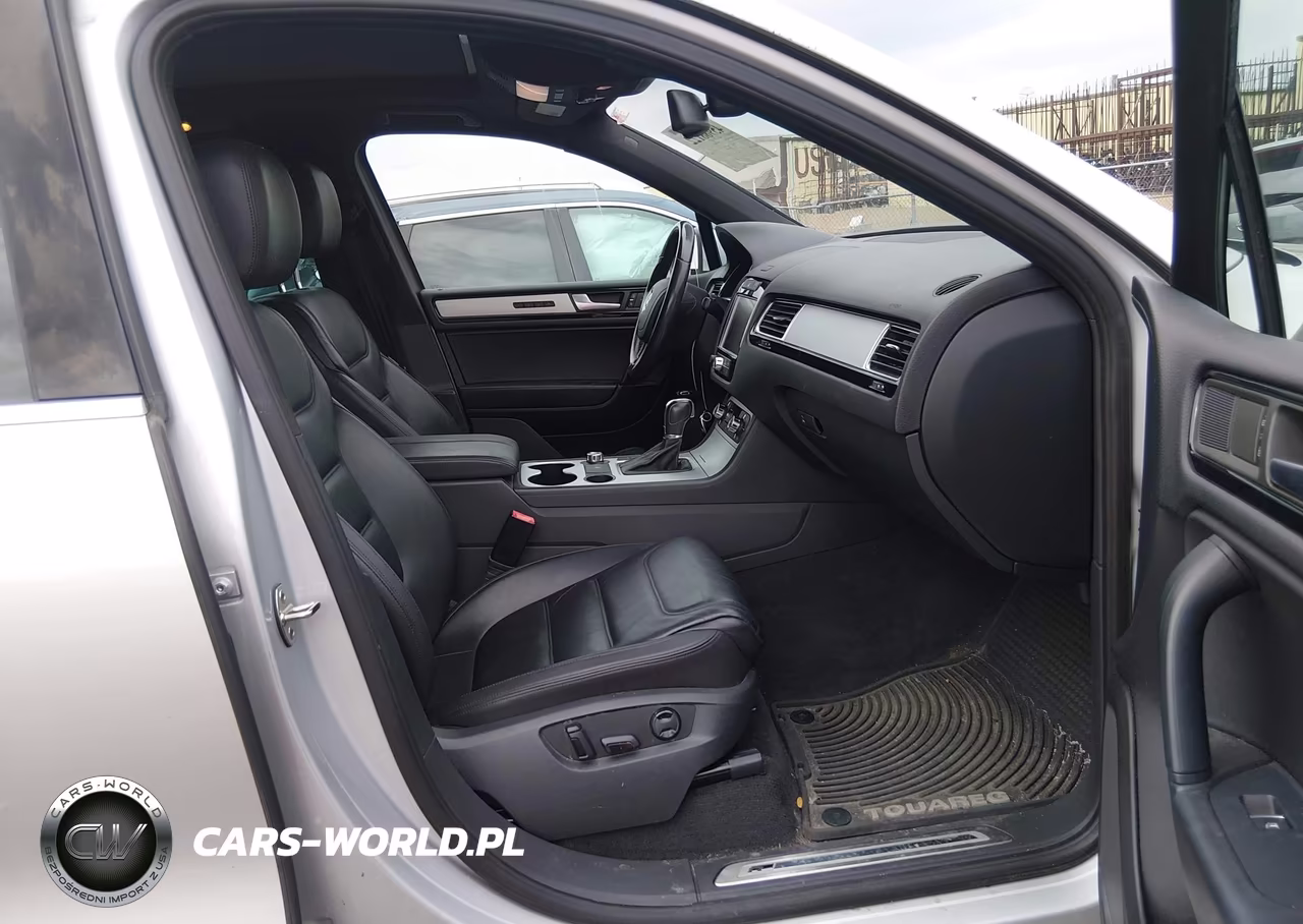 2014 Volkswagen Touareg 3.6L R-Line VIN:WVGDF9BP6ED007304 - 5