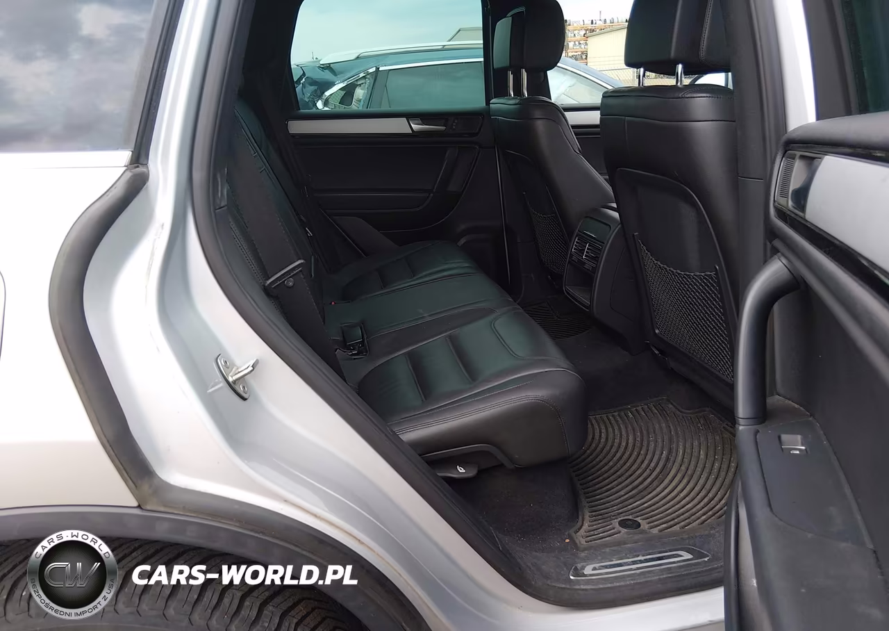 2014 Volkswagen Touareg 3.6L R-Line VIN:WVGDF9BP6ED007304 - 8