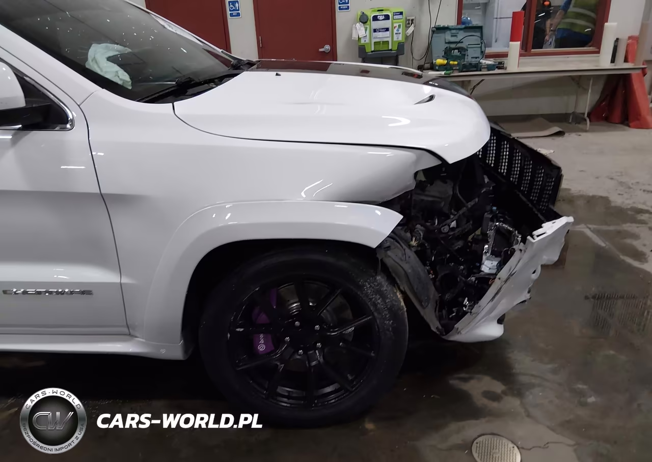 2015 Jeep Grand Cherokee Srt VIN:1C4RJFDJ3FC943923 - 18