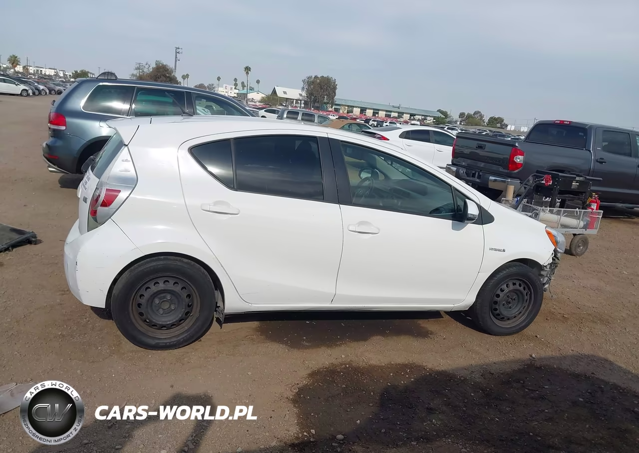 2013 Toyota Prius C One VIN:JTDKDTB31D1049780 - 14
