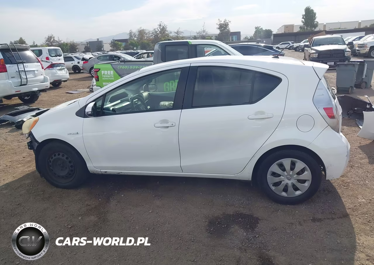 2013 Toyota Prius C One VIN:JTDKDTB31D1049780 - 15
