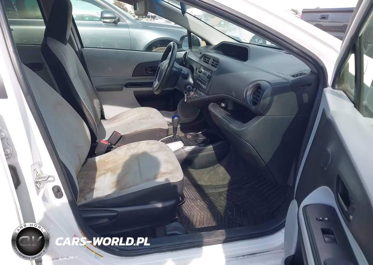 2013 Toyota Prius C One VIN:JTDKDTB31D1049780 - 5