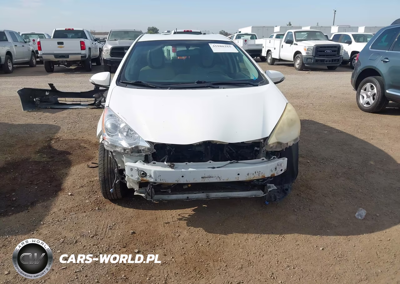 2013 Toyota Prius C One VIN:JTDKDTB31D1049780 - 6
