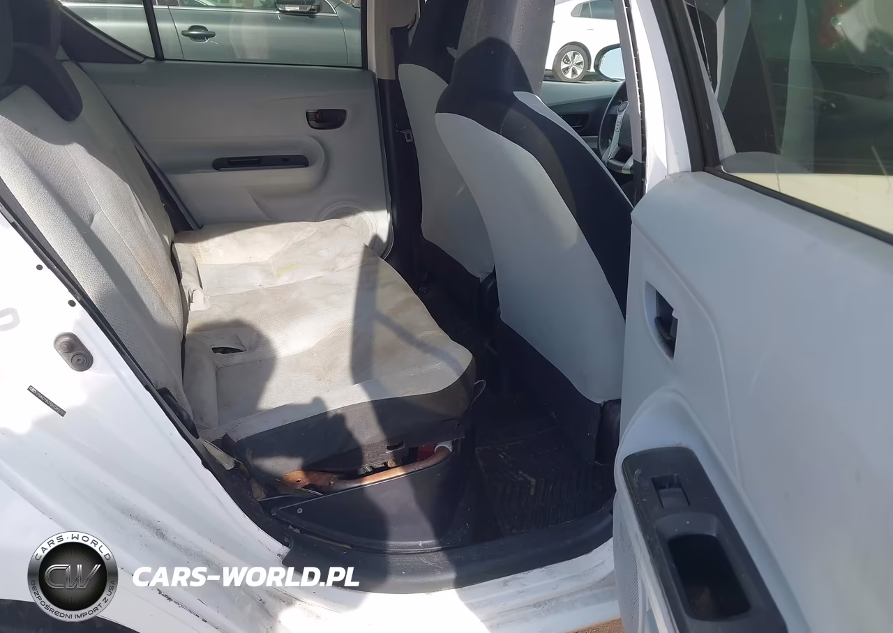 2013 Toyota Prius C One VIN:JTDKDTB31D1049780 - 8