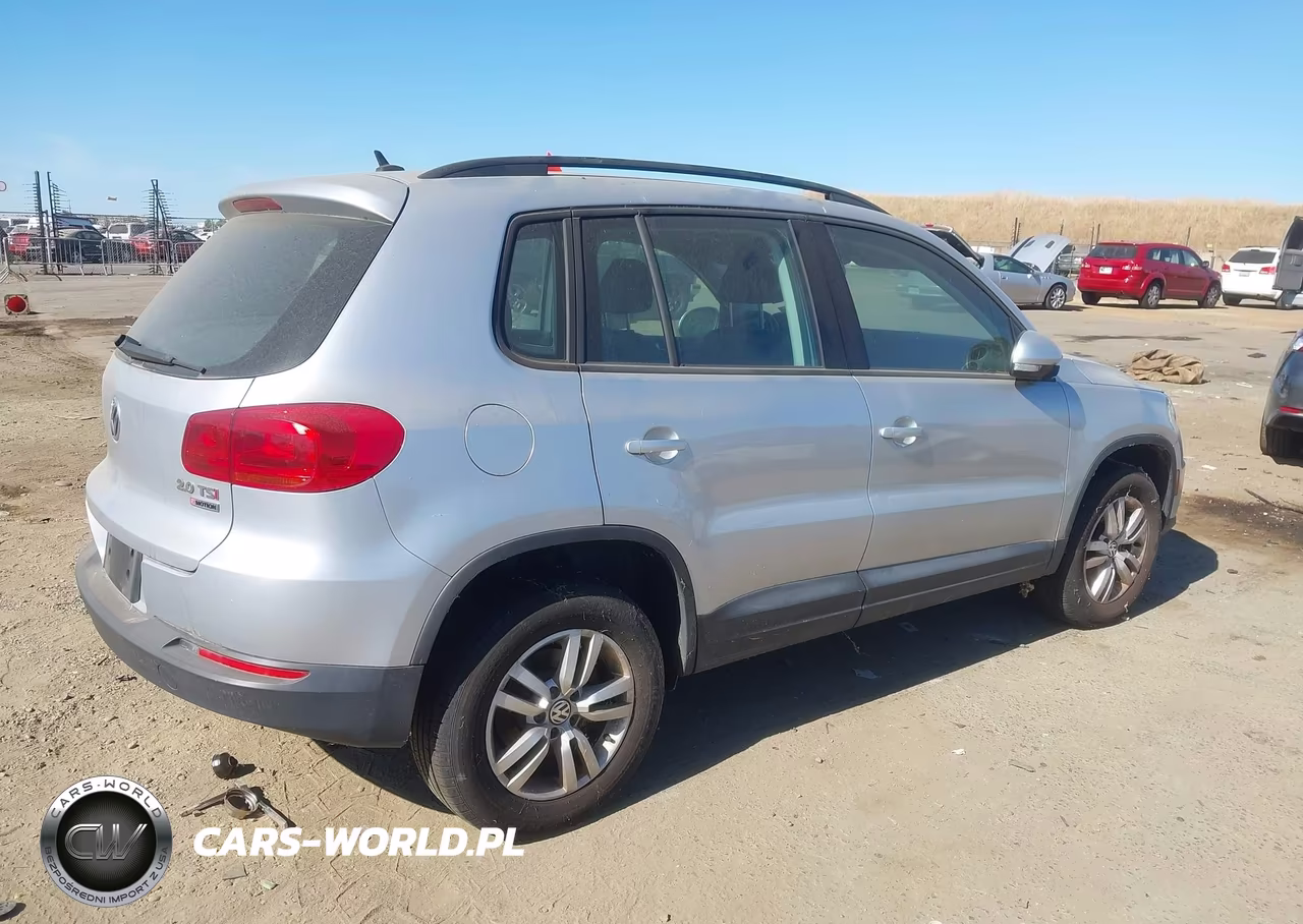 2016 Volkswagen Tiguan S VIN:WVGBV7AX2GW582216 - 4