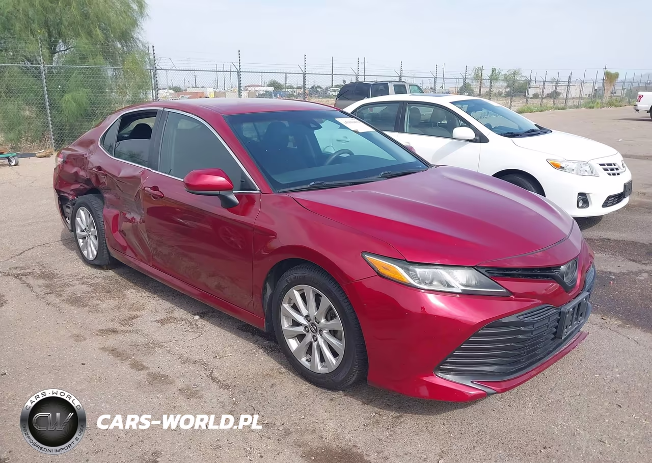 2018 Toyota Camry Le – zdjęcie 1 z 17