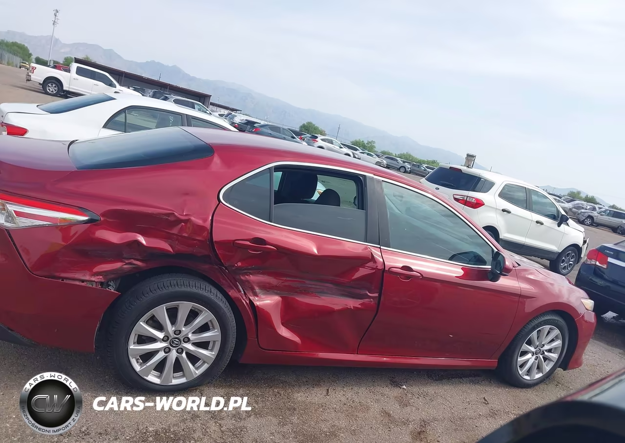 2018 Toyota Camry Le VIN:4T1B11HK5JU593152 - 13