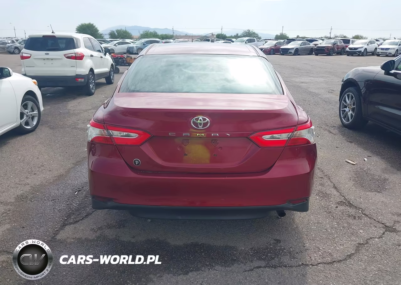 2018 Toyota Camry Le VIN:4T1B11HK5JU593152 - 16