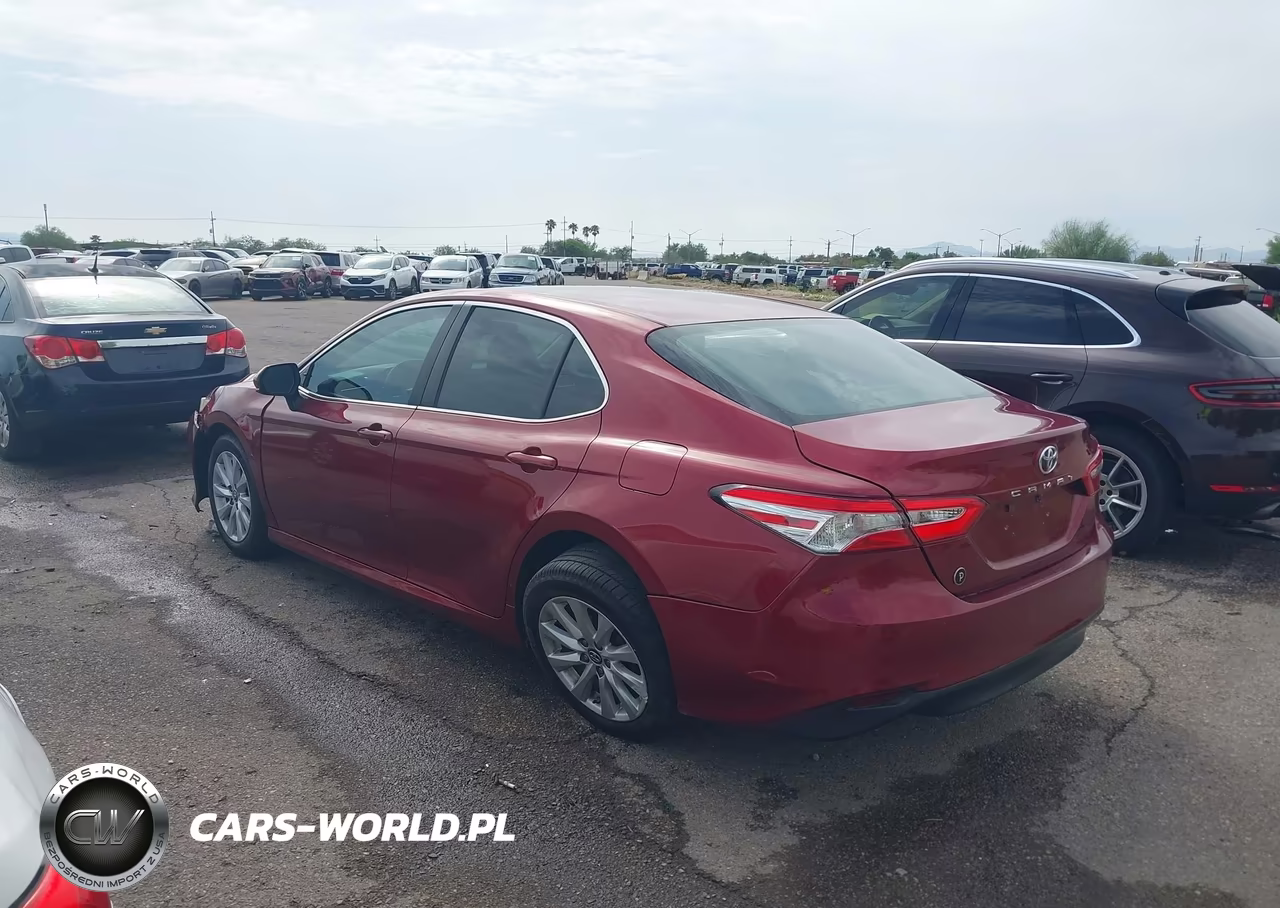 2018 Toyota Camry Le VIN:4T1B11HK5JU593152 - 3