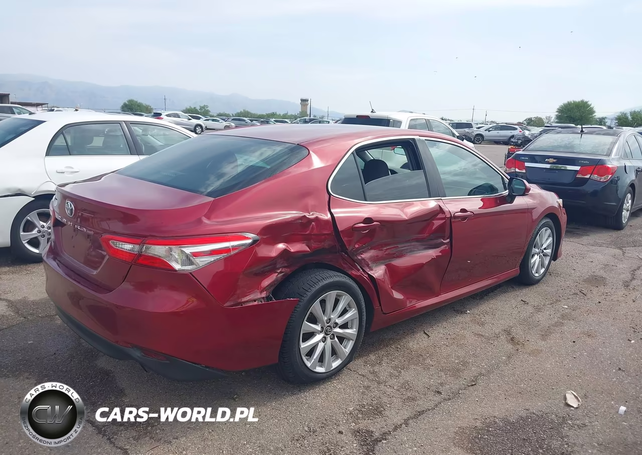 2018 Toyota Camry Le VIN:4T1B11HK5JU593152 - 4