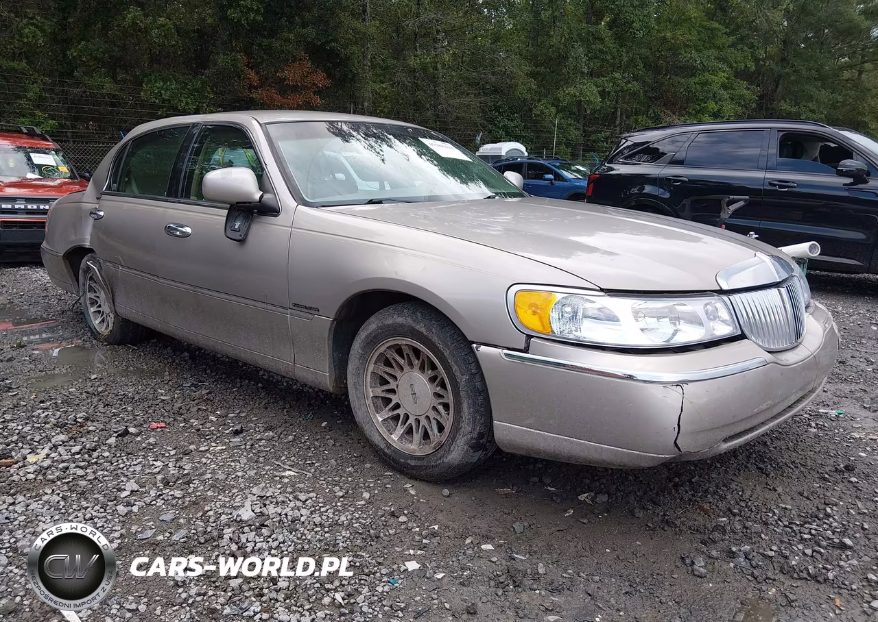 2000 Lincoln Town Car Signature