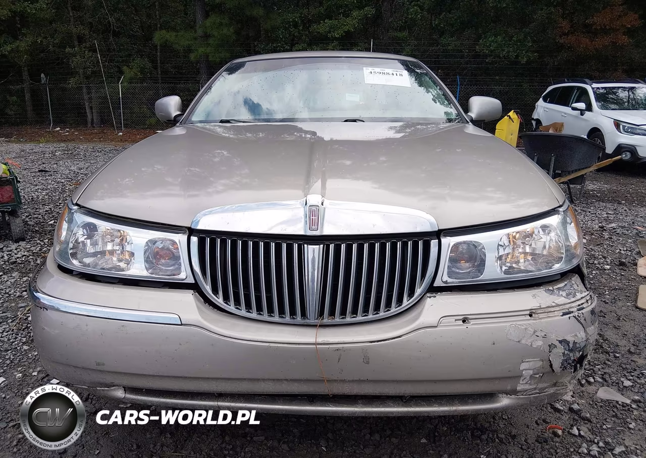 2000 Lincoln Town Car Signature VIN:1LNHM82W9YY794805 - 12