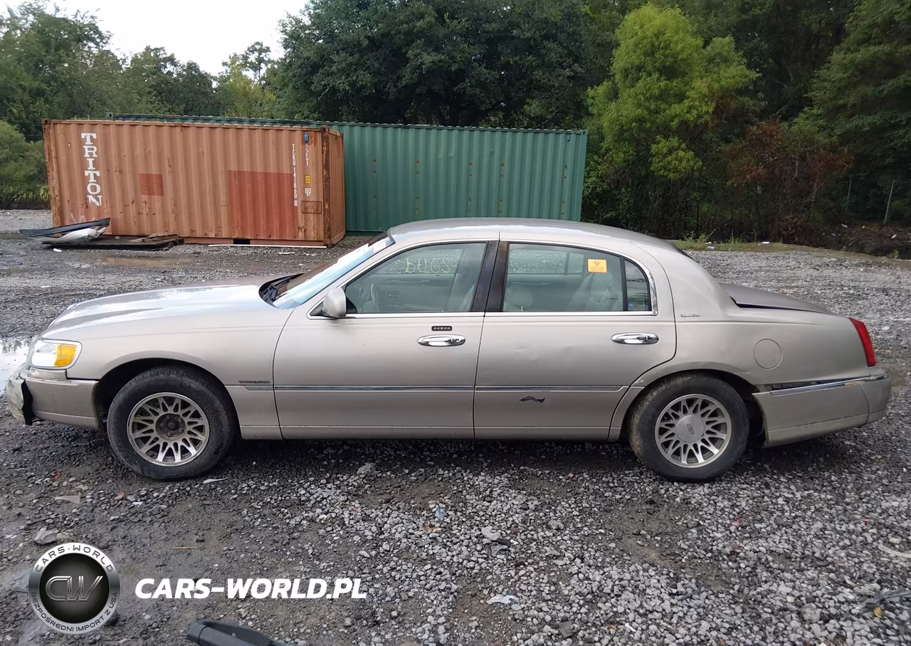 2000 Lincoln Town Car Signature VIN:1LNHM82W9YY794805 - 14