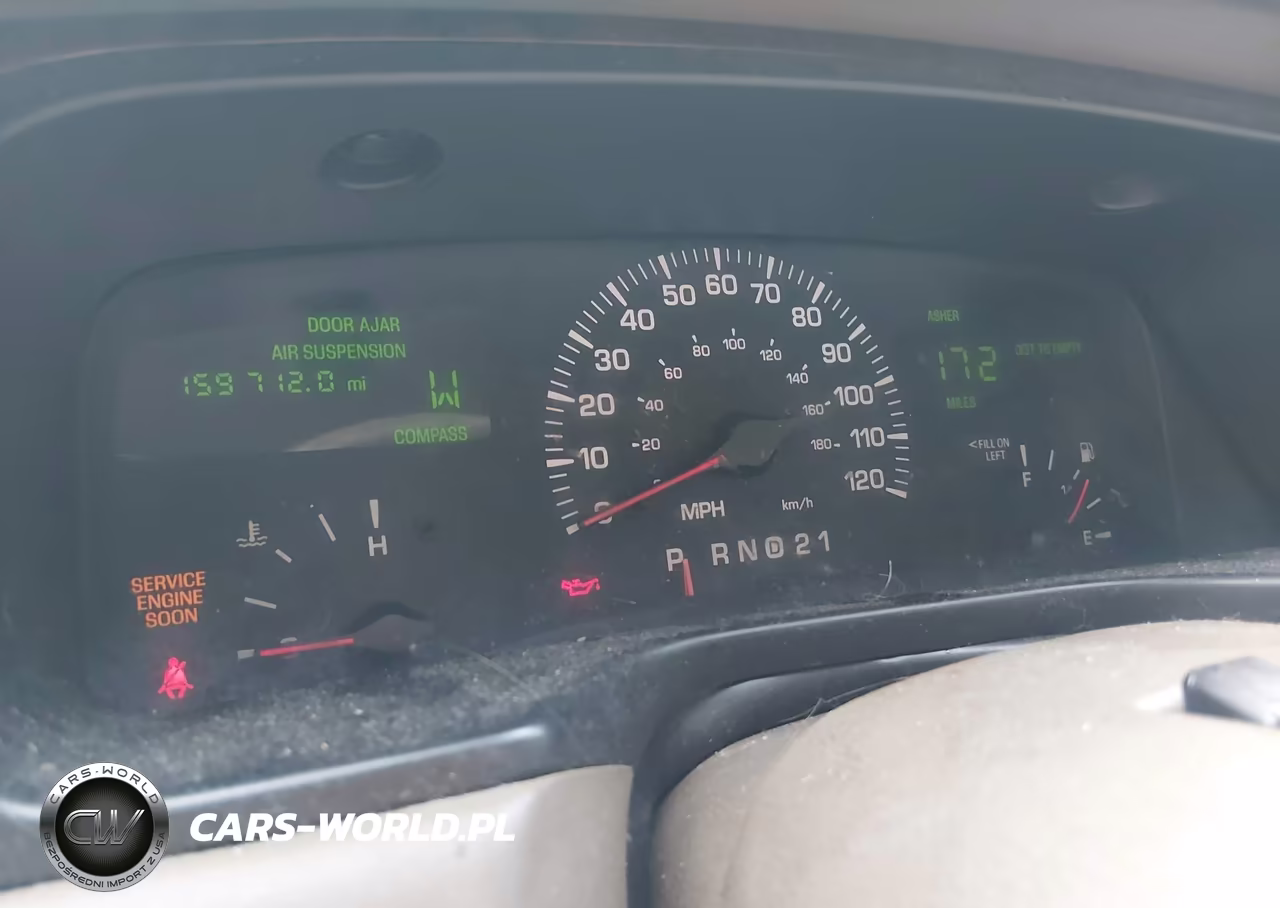 2000 Lincoln Town Car Signature VIN:1LNHM82W9YY794805 - 7