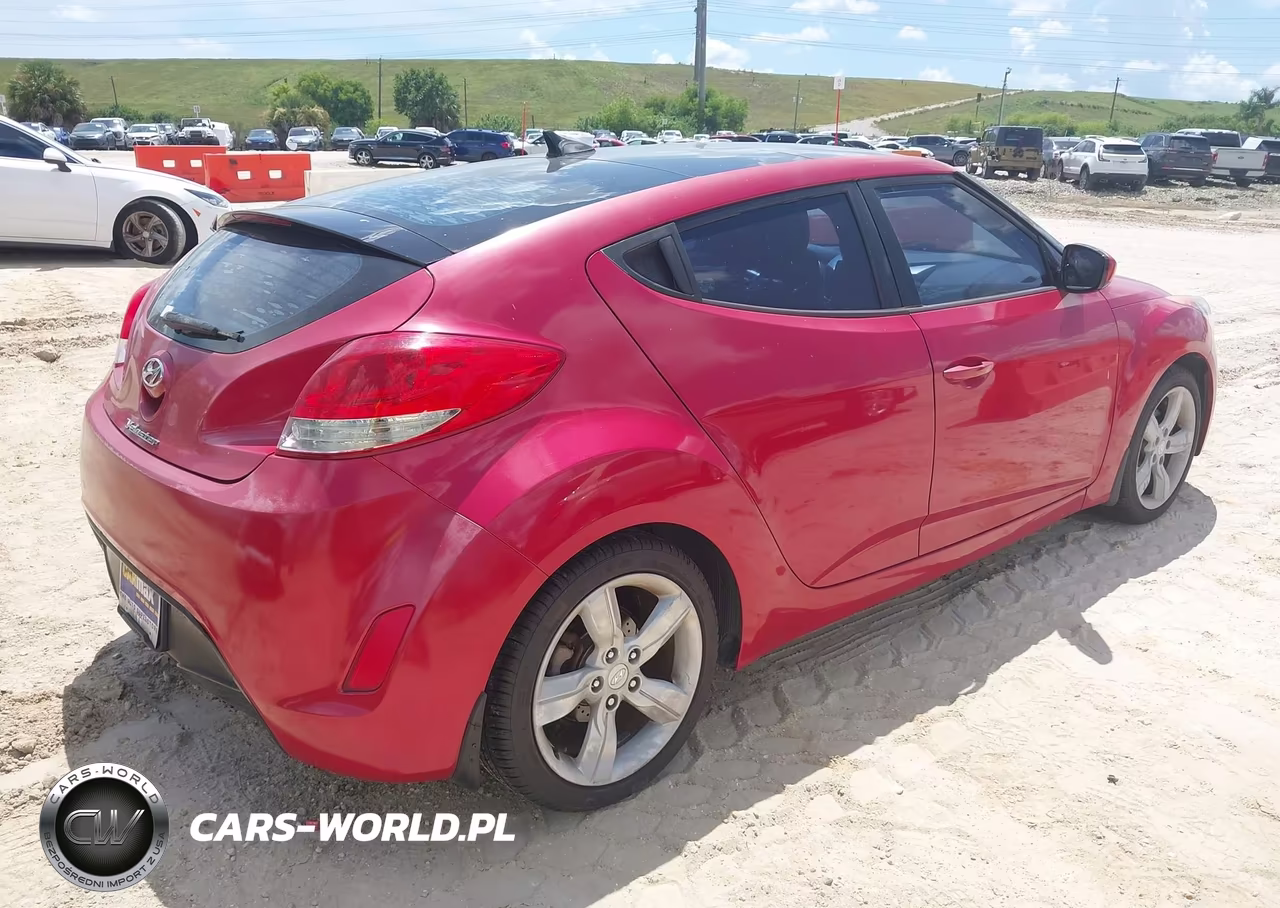 2014 Hyundai Veloster Base W-Black VIN:KMHTC6AD5EU185344 - 4
