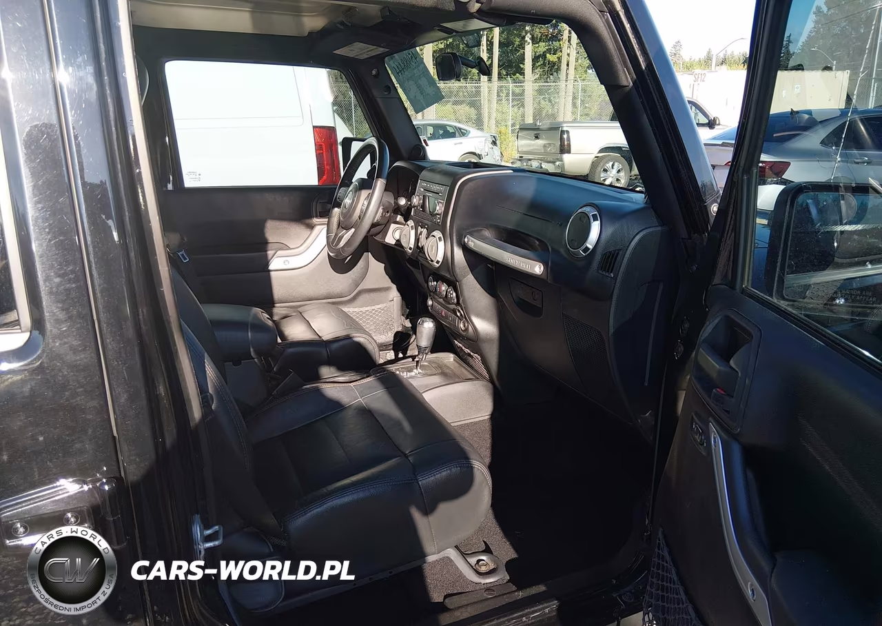 2012 Jeep Wrangler Unlimited Sahara VIN:1C4BJWEG3CL169639 - 17