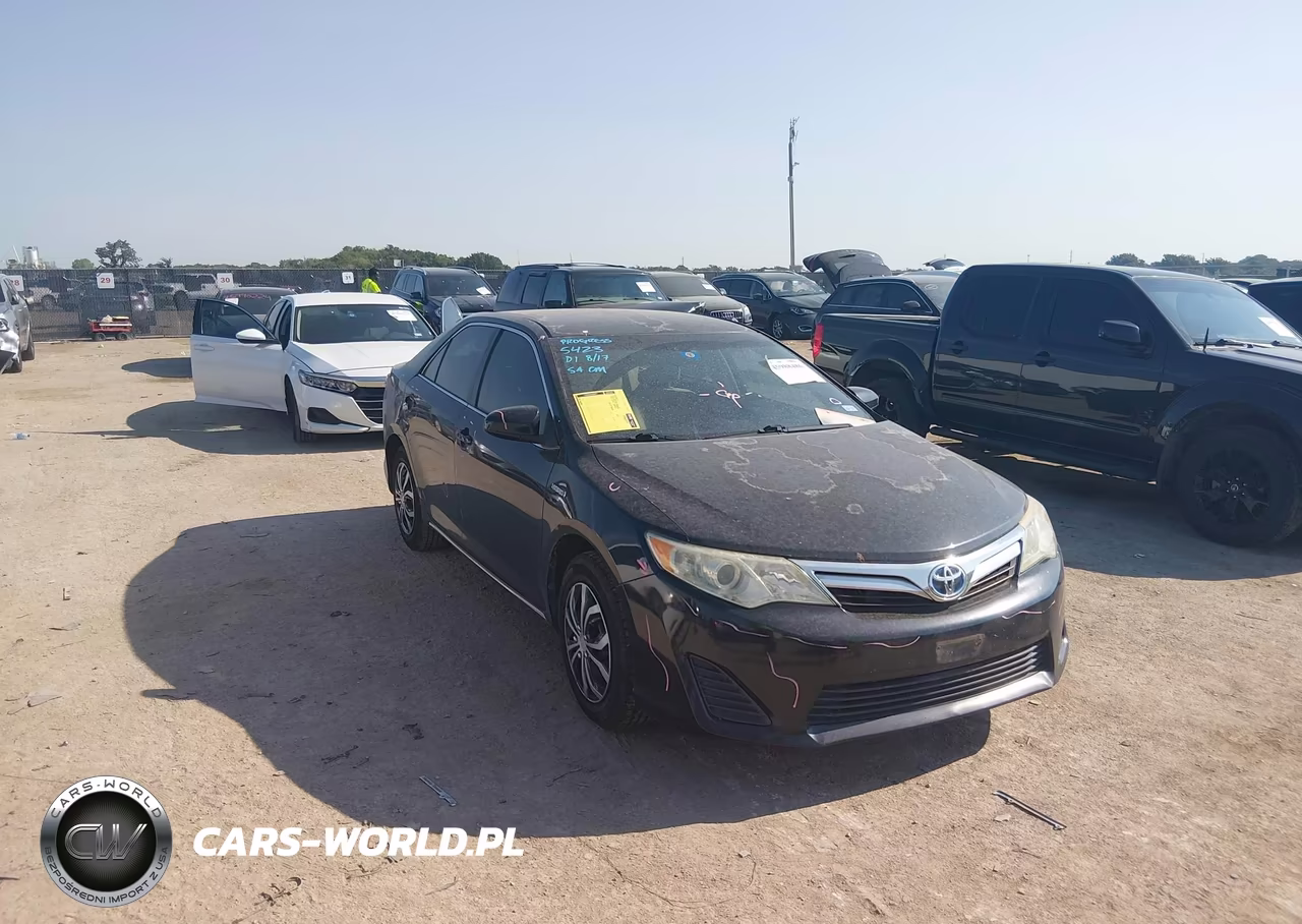 2013 Toyota Camry Hybrid Le – zdjęcie 1 z 15