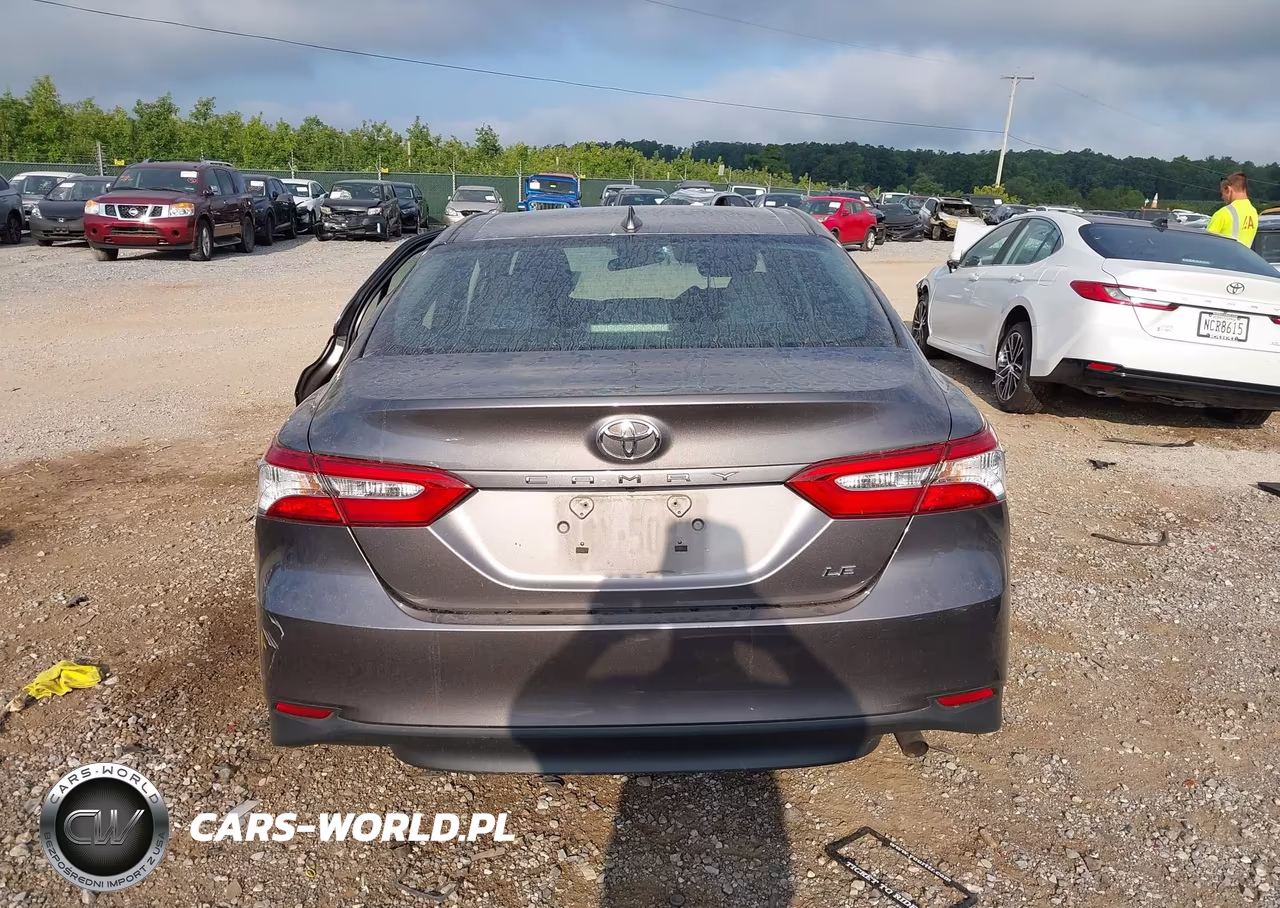 2019 Toyota Camry Le VIN:4T1B11HK1KU693217 - 16