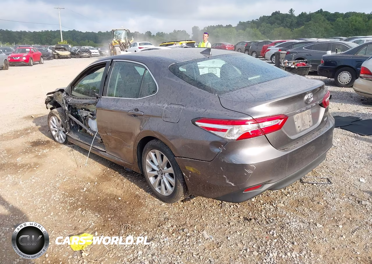 2019 Toyota Camry Le VIN:4T1B11HK1KU693217 - 3