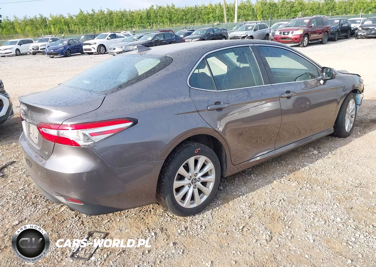 2019 Toyota Camry Le VIN:4T1B11HK1KU693217 - 4