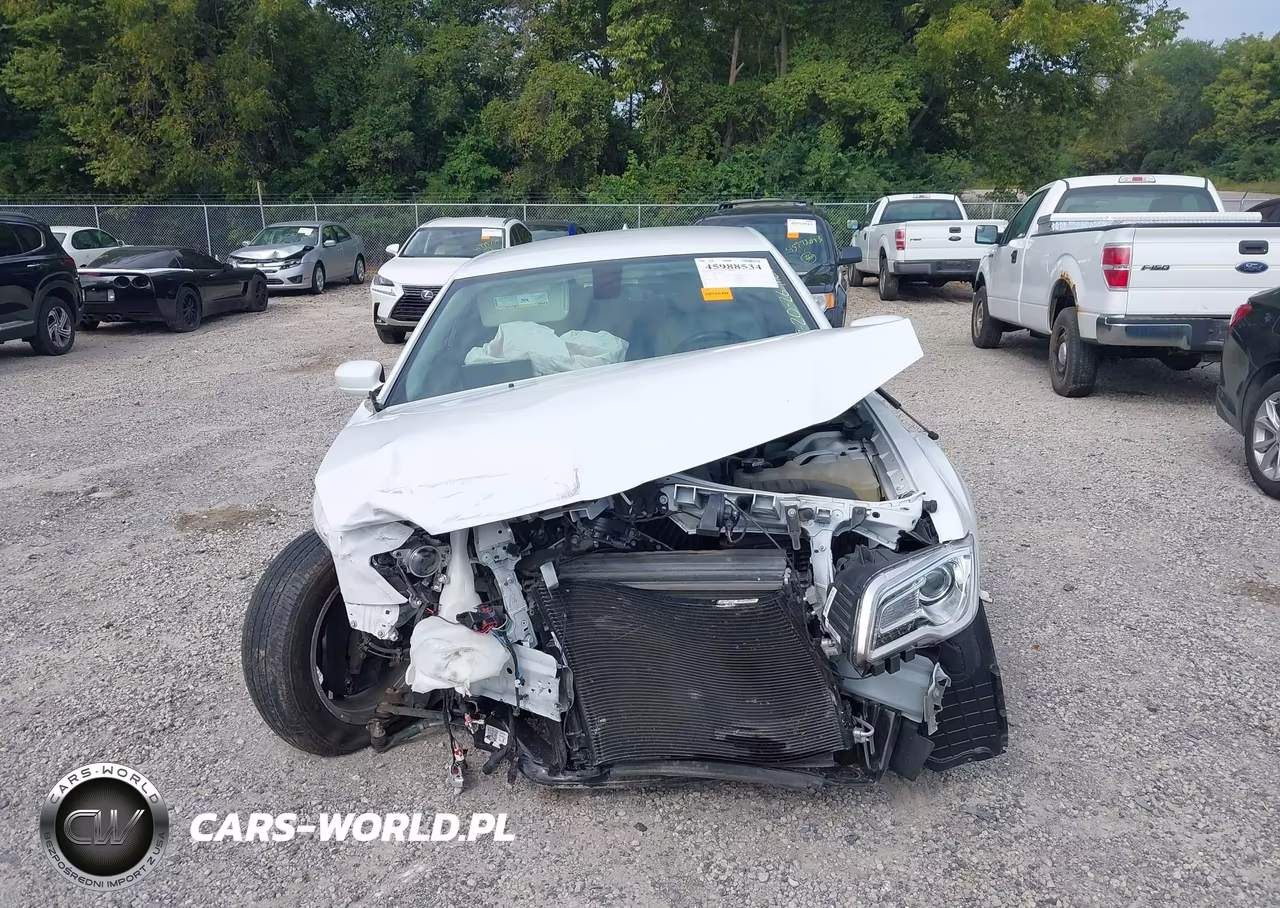 2019 Chrysler 300 Touring VIN:2C3CCAAG4KH745925 - 13