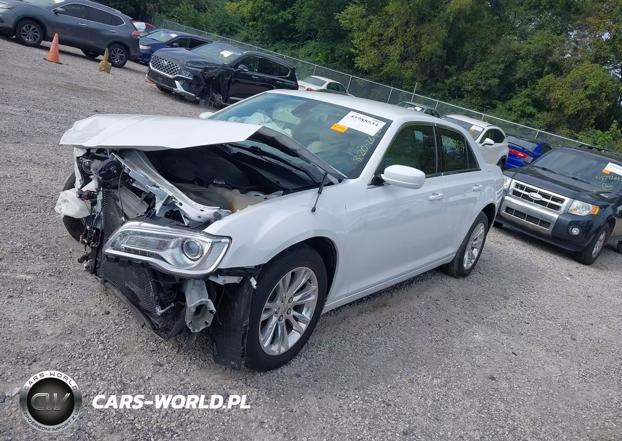 2019 Chrysler 300 Touring VIN:2C3CCAAG4KH745925 - 2